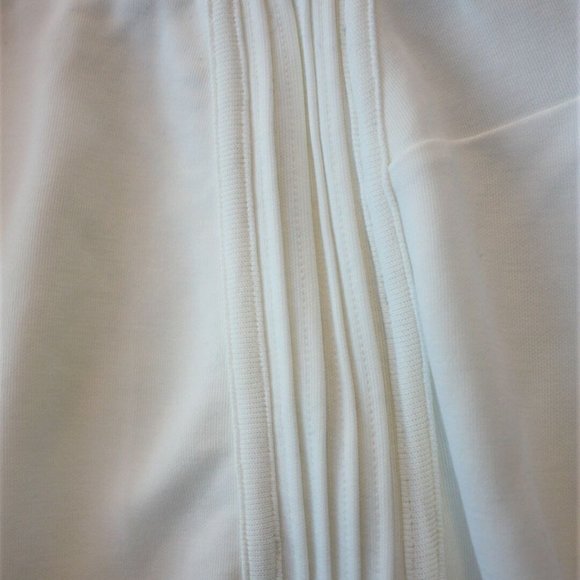 ATHLETA Serenity Beyond Soft Shortie Shorts Ivory - Picture 5 of 8